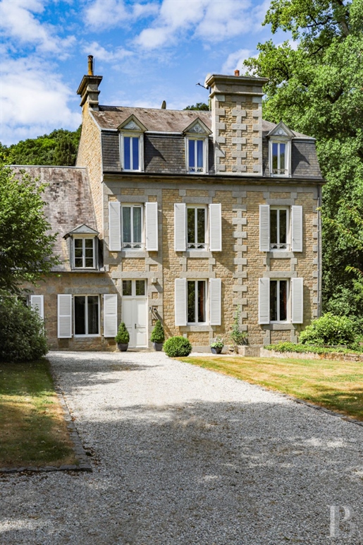 In the south of Calvados, 2 km from the centre of Vire, a 17th and 18th century mansion on the banks