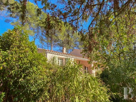 A modern Provençal house with over two hectares of terraced grounds in a calm, shady spot near the q