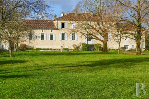 A grand 18th-century country house with annexes, a dovecote and a swimming pool in five hectares of
