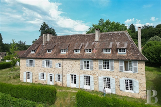Между Лимож и Бриве, имение от 17-ти век, неговите стопански постройки и имението му от 21 хектара.