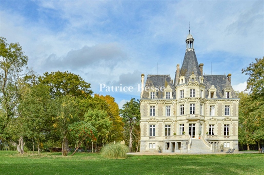 Cerca de Angers, en las alturas del Valle del Loira,
 Un castillo del siglo XIX y su parque de casi