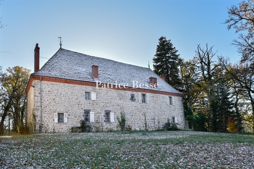 Östlich der Creuse, unweit des Puy-de-Dôme, befindet sich ein Herrenhaus aus dem 18. und 19. Jahrhu