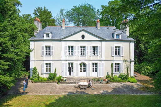 An 18th century mansion on the edge of Nantes, set in 1 3 hectares of wooded, walled grounds.