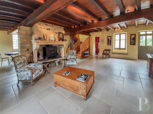 A small renovated farm and its convertible outbuildings, between Troyes and Tonnerre in the Aube dep