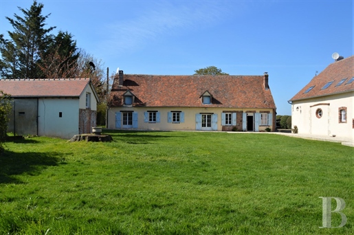Dans la région Bourgogne-Franche-Comté, érigés au coeur de la vallée de l'Ouanne, deux maisons tradi