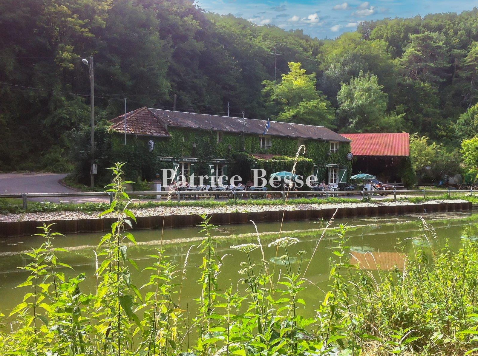 A waterside house and Scottish-style inn, facing a canal, tucked away in the valley of the River Loi
