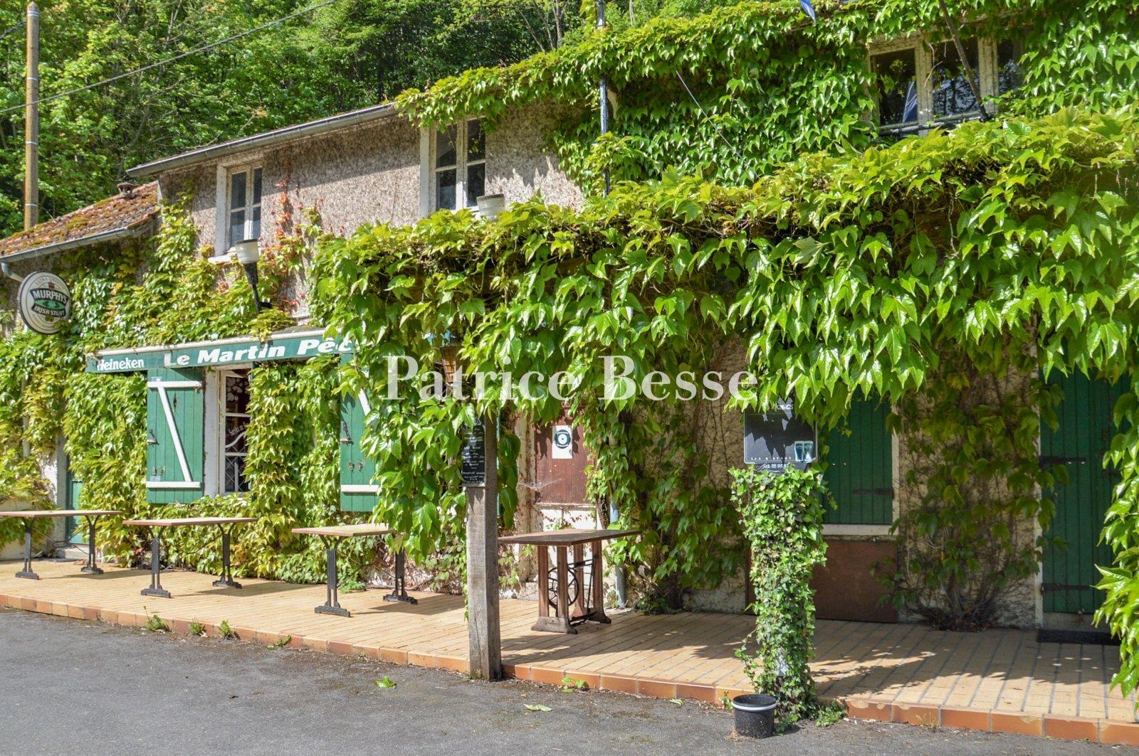 A waterside house and Scottish-style inn, facing a canal, tucked away in the valley of the River Loi