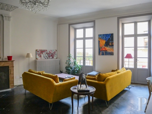 A renovated flat in a late 18th/early 19th century neo-classical mansion at the foot of the Cévennes
