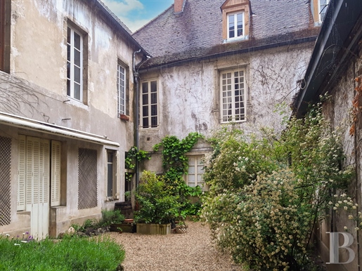 En Bourgogne, dans le coeur historique de Beaune, un duplex entièrement rénové, élevé sur cave voûté