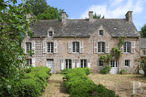 A house and farm complex dating back to the seventeenth century to be renovated on grounds covering