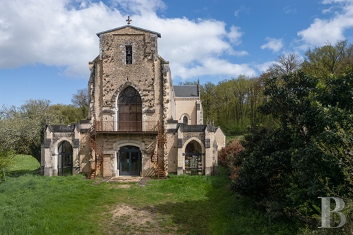 15 Minuten von Poitiers entfernt, in einem Dorf, eine renovierte denkmalgeschützte Kirche und ihr 5