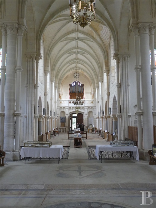 A renovated listed church and its 5,000 m² of grounds in a village 15 minutes from Poitiers.