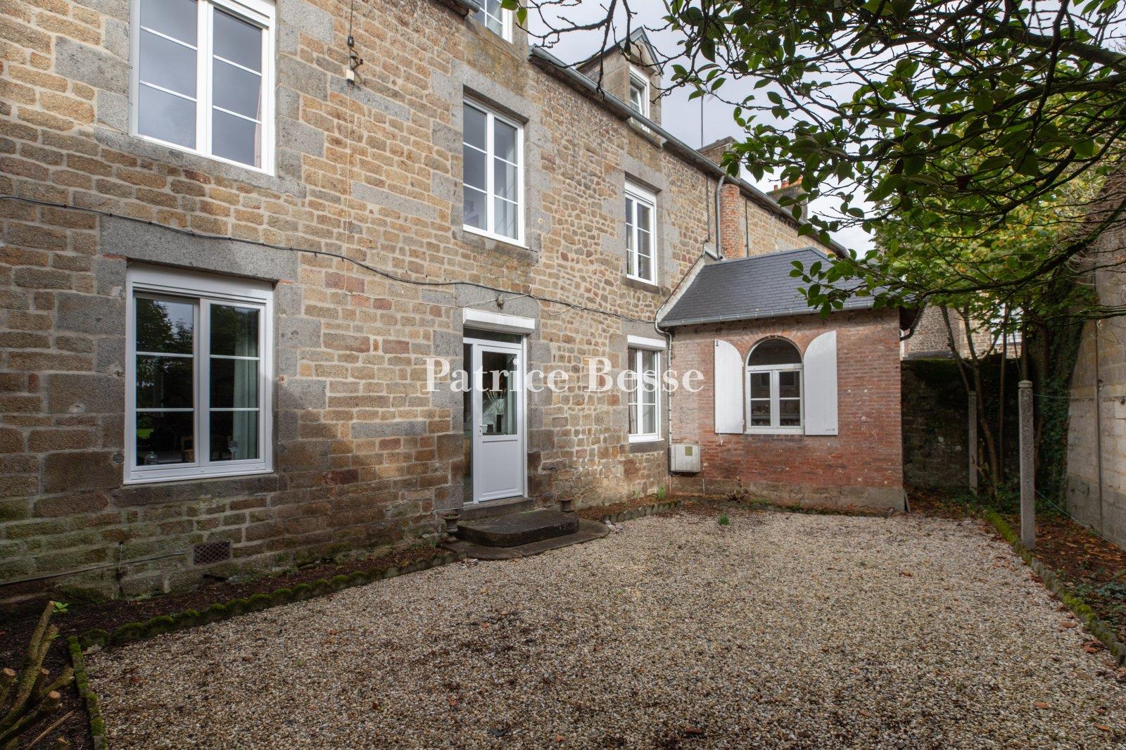 An 18th-century stone house with a garden and an age-old cedar, nestled 10 minutes from the town of