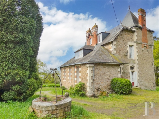 25 km von Nantes entfernt, in dominanter Lage, ein kleines Schloss aus dem 19. Jahrhundert und sein