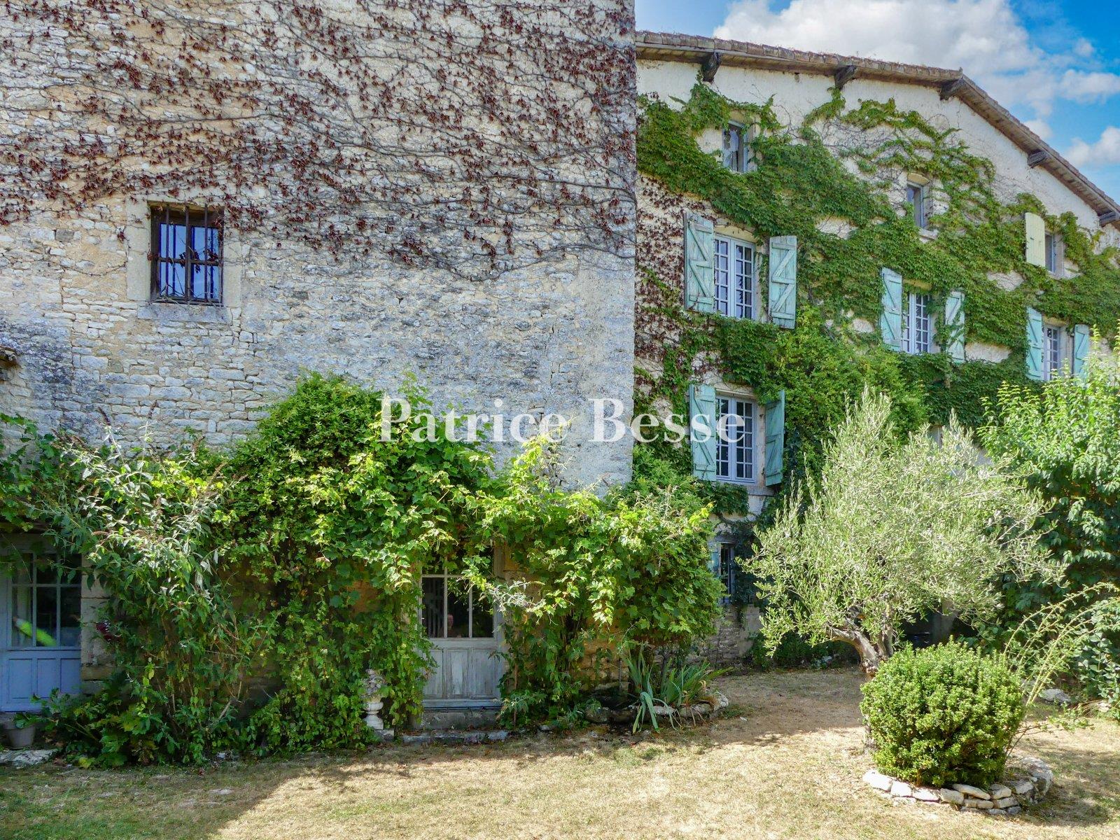 A large, elegant and comfortable house and its neighbouring building in need of restoration, in a be
