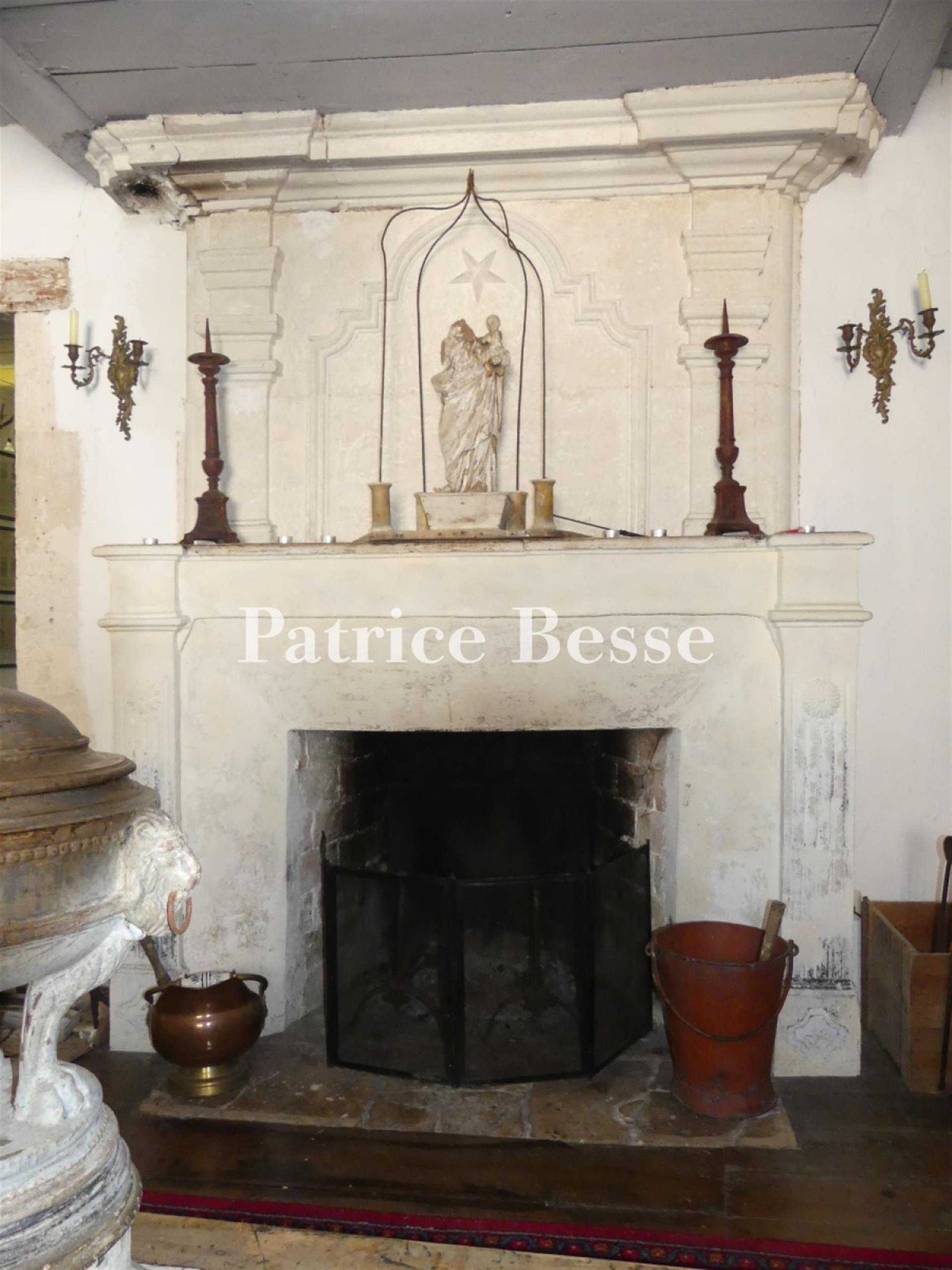A large, elegant and comfortable house and its neighbouring building in need of restoration, in a be