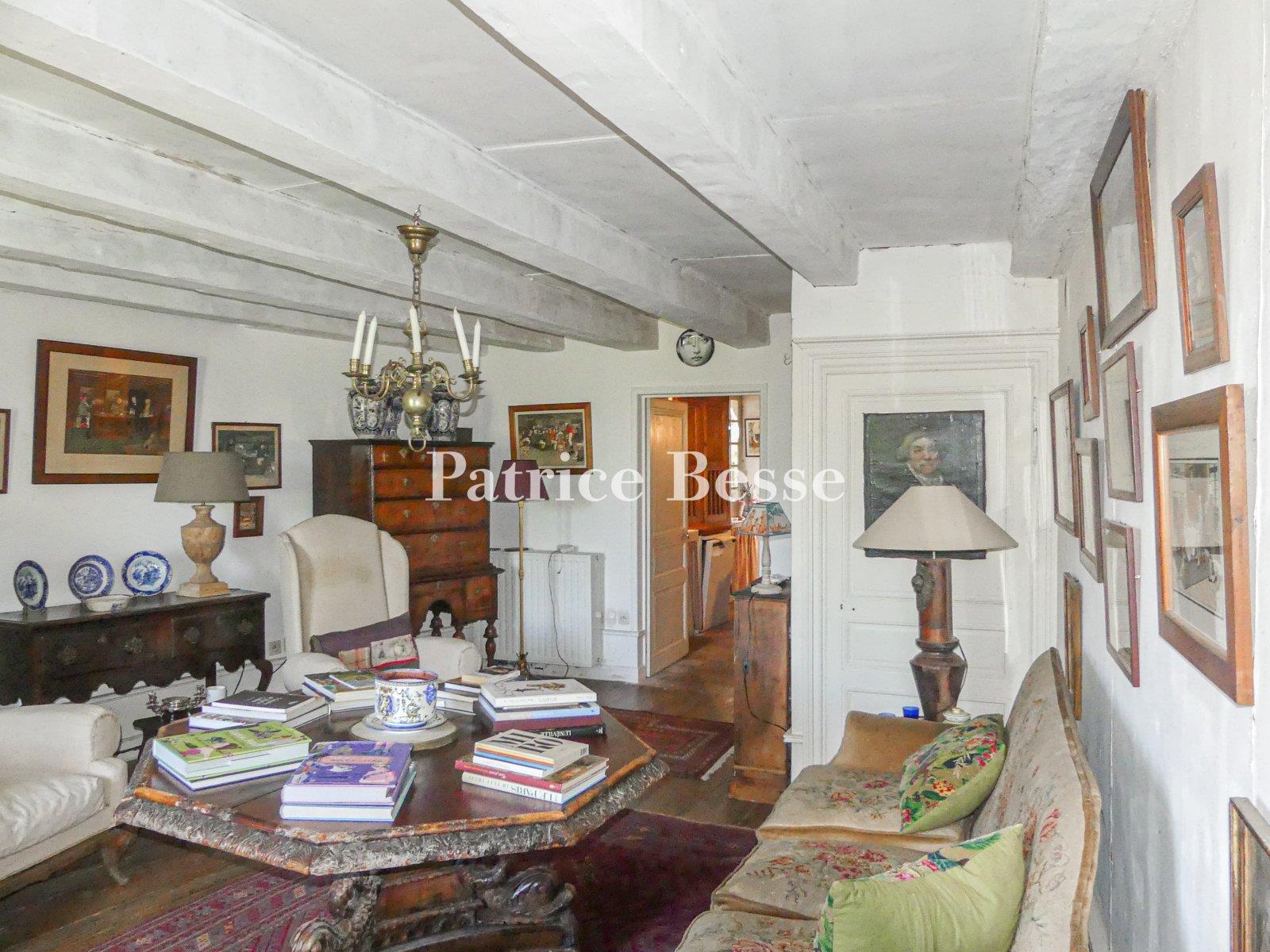 A large, elegant and comfortable house and its neighbouring building in need of restoration, in a be