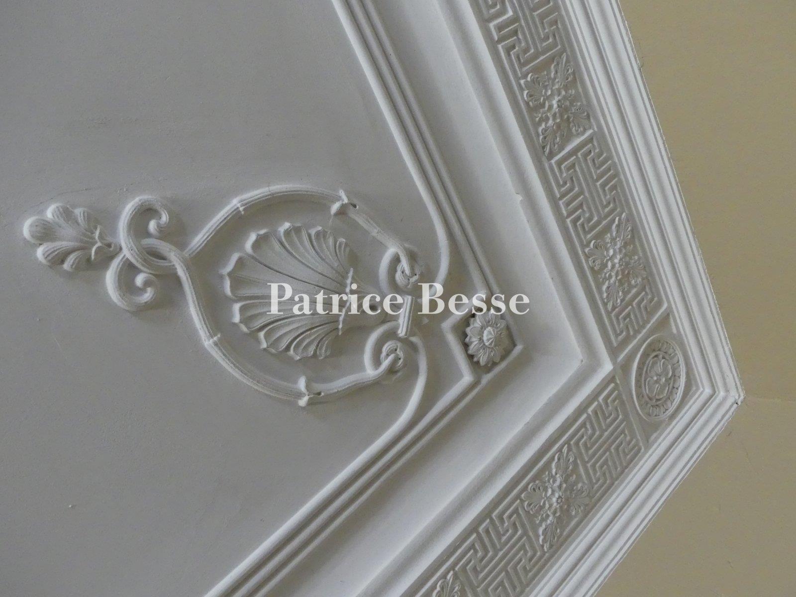 A large, elegant and comfortable house and its neighbouring building in need of restoration, in a be
