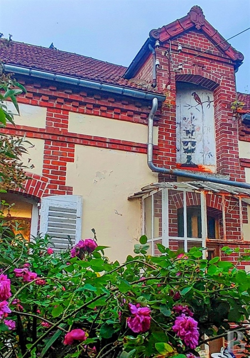 1 hour from Paris, a picturesque village house with its Art Nouveau style wall paintings.