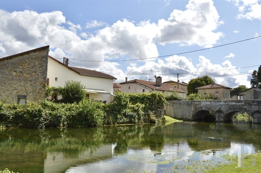 In Haute-Marne, im Blaise-Tal, ein Ferienhaus am Wasser.