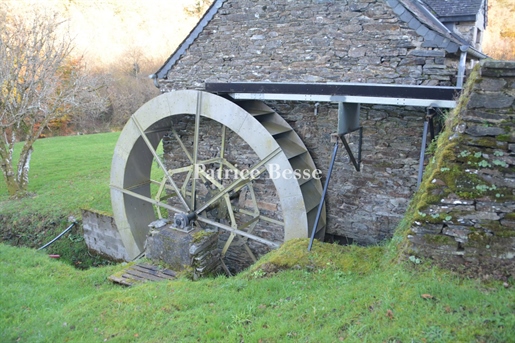 Près de Morlaix, sur un domaine de près de 17 ha,
 une maison d'architecte, son moulin et ses d