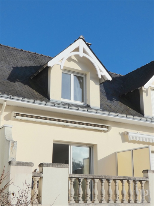 A bright 50 m² duplex flat with terrace next to La Baule on the Côte d'Amour, just 500 m from the be