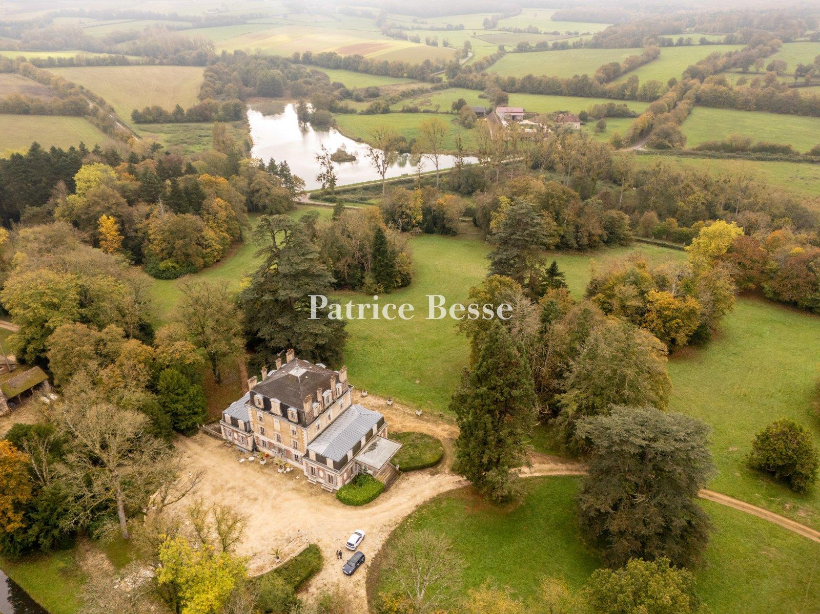 A historic pleasure palace from the Second Empire surrounded by a 40-hectare estate with 27 hectares