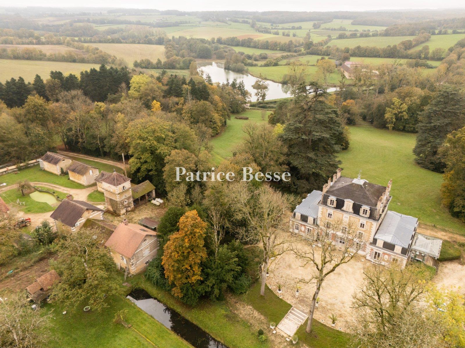 A historic pleasure palace from the Second Empire surrounded by a 40-hectare estate with 27 hectares