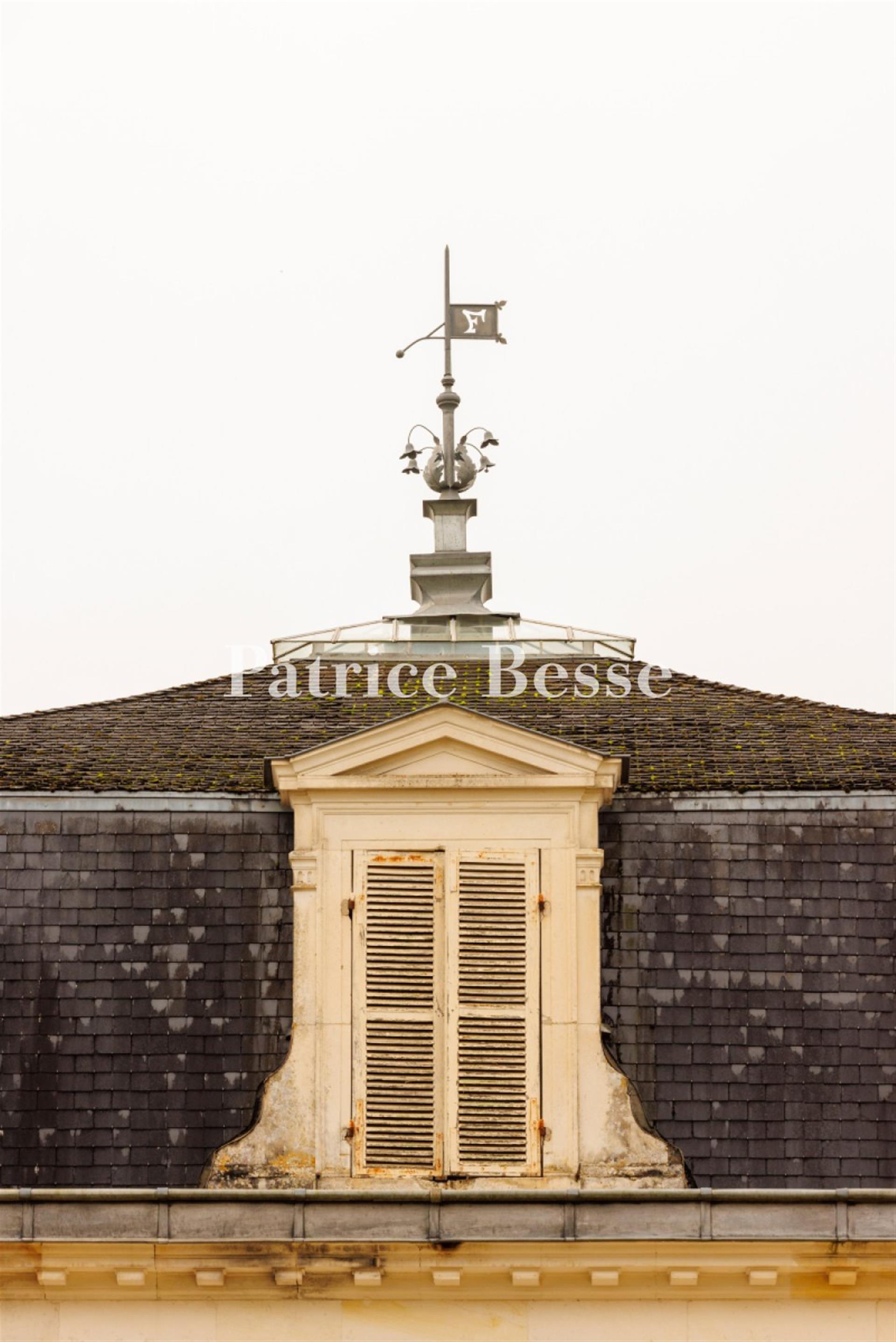 A historic pleasure palace from the Second Empire surrounded by a 40-hectare estate with 27 hectares