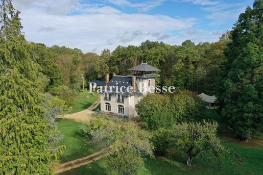 In Bourgogne, het land van Colette, op 2 uur van Parijs, een villa in zeemeeuwse strandstijl uit de 