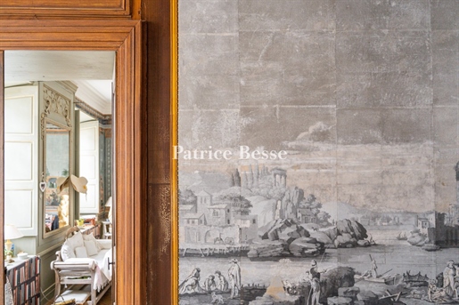 Entre Avignon et St-Rémy-de-Provence, un appartement de 170 m² 
 avec ses décors peints inscrit