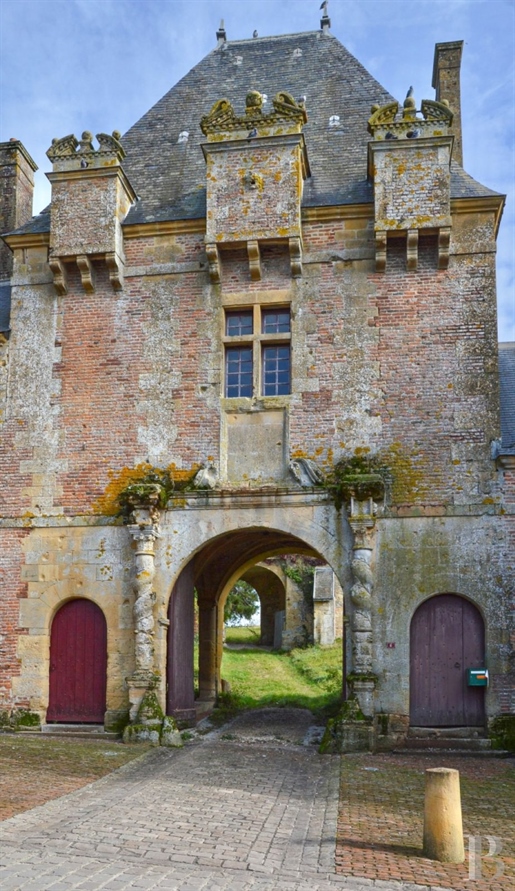 A listed castle, once belonging to the Joyeuse counts, in 7 ha of parklands 2½ hours from Paris and