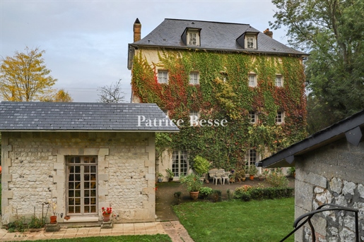 In Normandië, op 45 minuten van Honfleur en 150 km van Parijs, staat een 19e-eeuws burgerlijk huis 