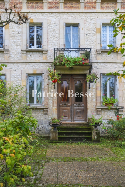 In Normandië, op 45 minuten van Honfleur en 150 km van Parijs, staat een 19e-eeuws burgerlijk huis 