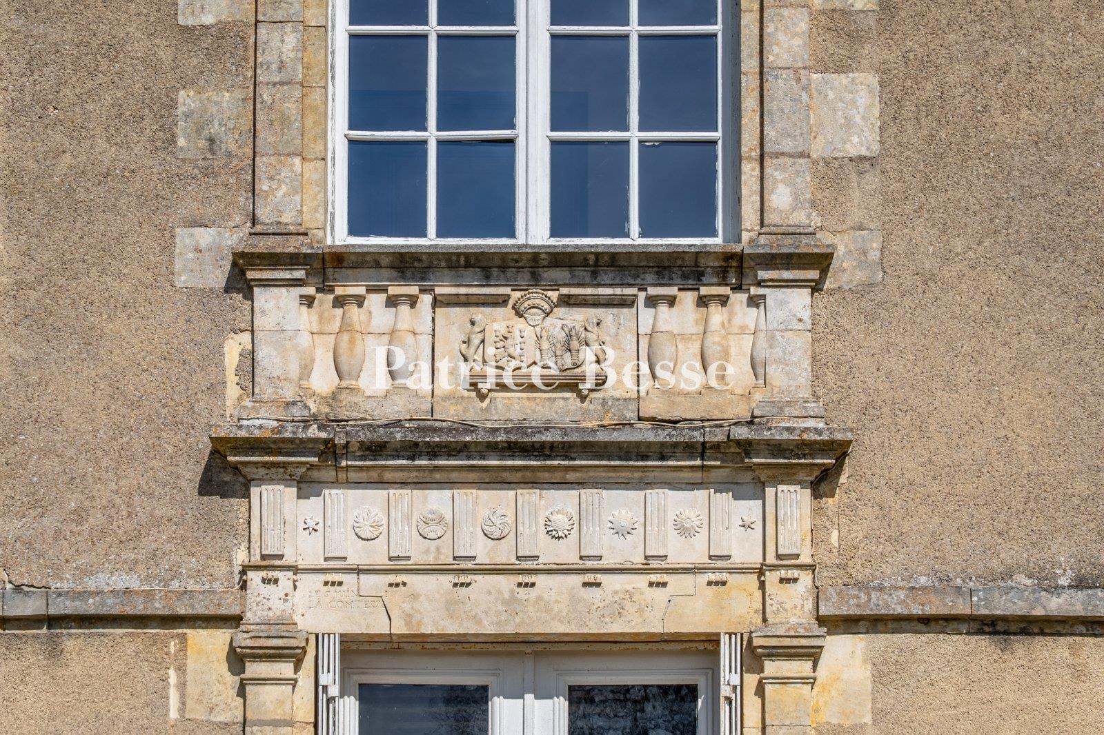 A chateau from the 16th and 18th centuries and a collection of listed buildings with 78 hectares of