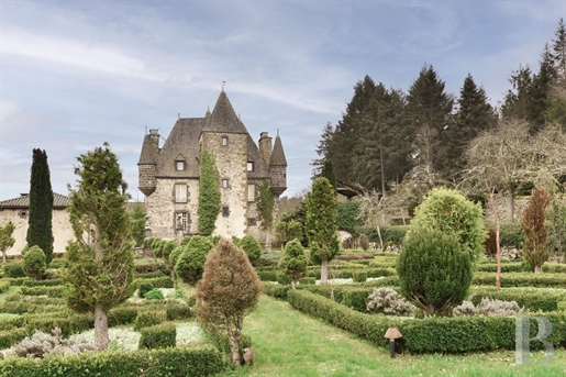A listed castle and its formal French garden surrounded by 5 ha of grounds in a town of art and hist