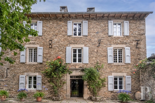 In de Aveyron, tussen Millau en Rodez, in het land van bergen en meren, een 19e-eeuwse pastorie en 