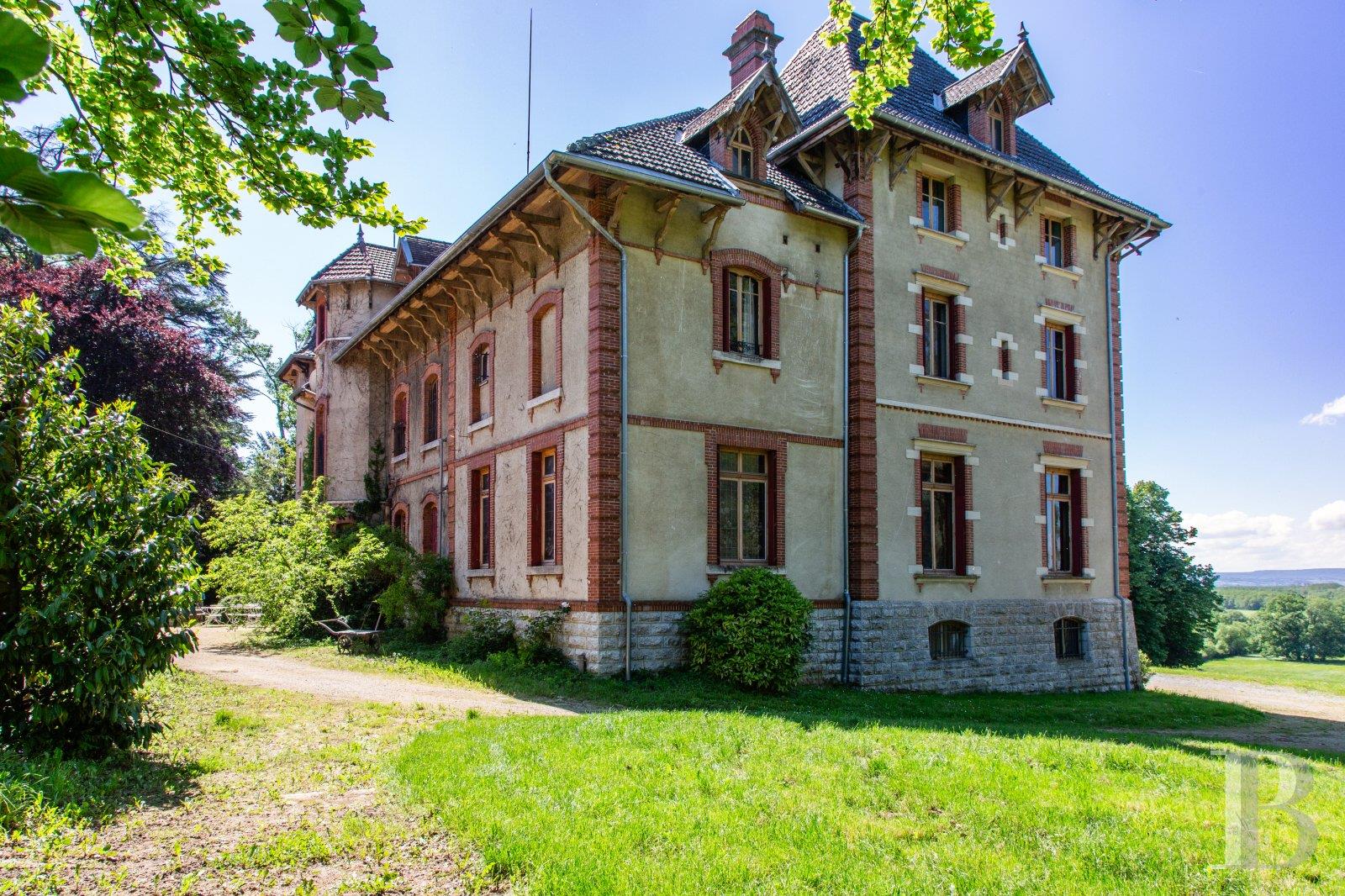 A villa with Art Nouveau interior décor and outbuildings on approximately 5 hectares of grounds, nes