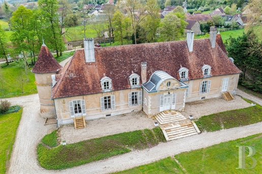In de Nièvre, tussen Puisaye en Morvan, een imposant 18e-eeuws kasteel, zijn tuin, zijn bijgebouw