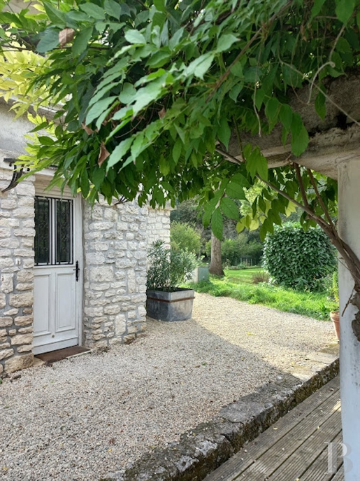 A 1939 Art Deco villa and its 4,200 m² garden near Tours in the Indre valley.