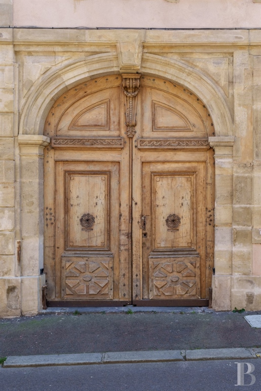 In Bourgondië, in het hart van Autun, een 18e-eeuws herenhuis om te renoveren.