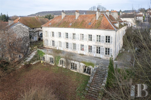 En Haute-Bourgogne, au nord de la Côte-d'Or, une propriété de campagne de 8 600 m² au sein du Parc n