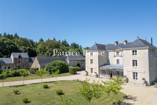 Entre Nantes et Vannes, un château du 19e s , sa chapelle et ses dépendances aménageables sur 25 ha.