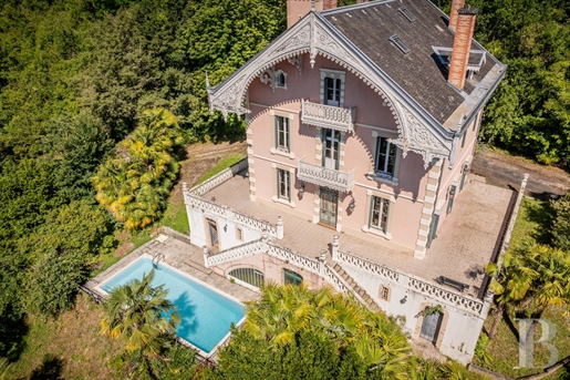 A 19th-century bourgeois house with a separate cottage, surrounded by 2 hectares of grounds, 30 minu