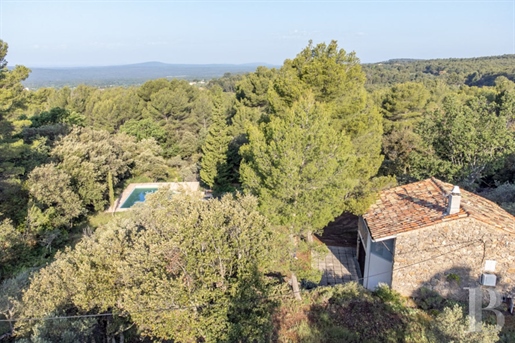 A stone 'mazet' of approx 65 m² with swimming pool and an outhouse fit for habitation, set on a hill