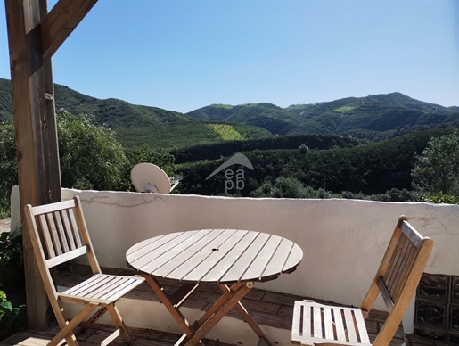 Casa T3 com Anexo localizada numa bela paisagem nas colinas acima de Tavira!