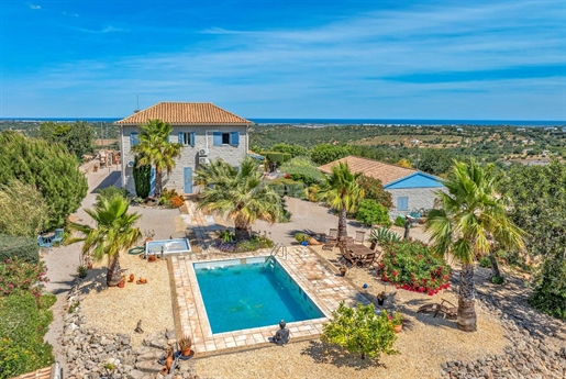 Lindíssima Quinta de Cinco Quartos, com Garagem, Piscina & Jacuzzi