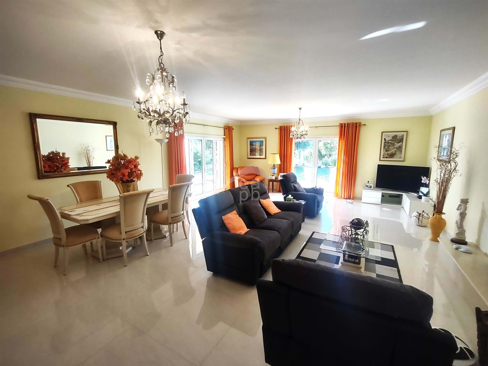 Superb T3 Detached Villa with Swimming Pool and beautiful landscaped garden
