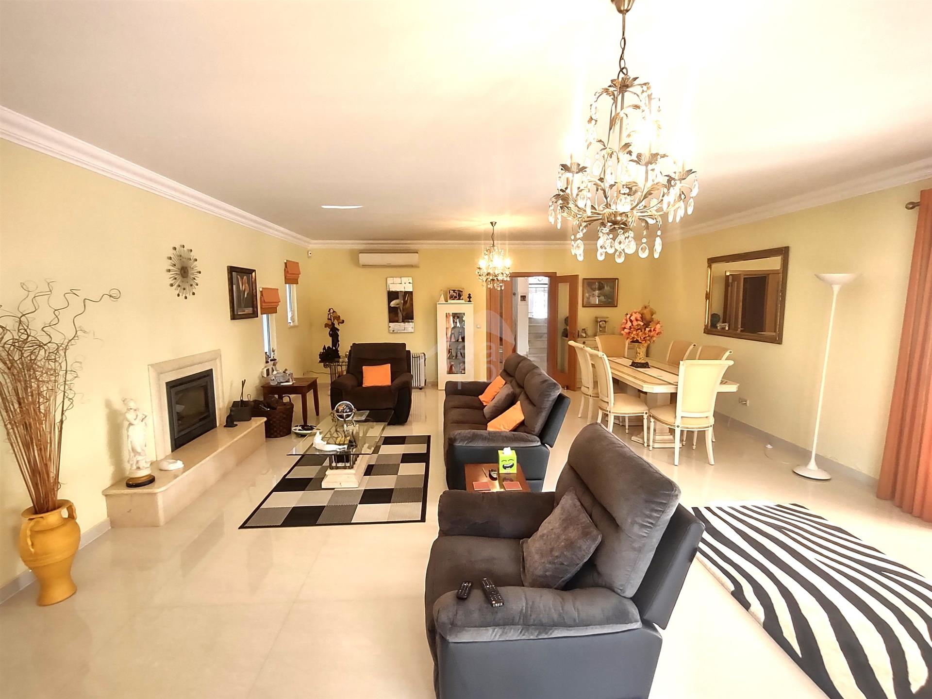 Superb T3 Detached Villa with Swimming Pool and beautiful landscaped garden