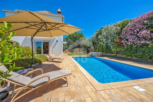 Luxuriöses Landhaus mit Meerblick, Swimmingpool und gepflegten Gärten, Pechão